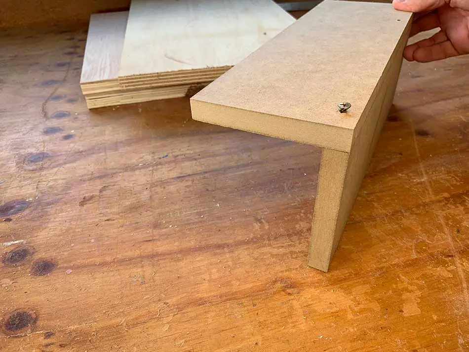 How to screw into the edges of MDF